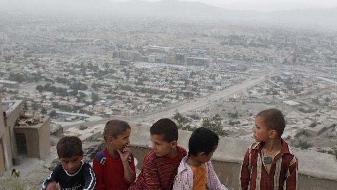Děti na kopci nad Kábulem.