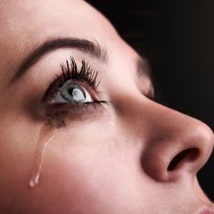žena pláče