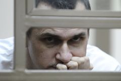 Vězněný režisér Sencov leží s nevratně poškozeným zdravím na JIP, Rusko to popírá