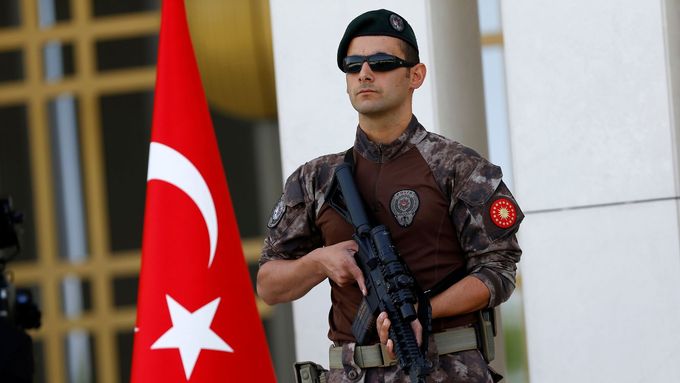 Turecký policista. Ilustrační snímek.