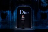 Na úvod přehlídky vystoupil šéf módního domu Dior Sidney Toledano (na snímku), který připomněl hodnoty Diora a vyslovil se proti jakýmkoli formám antisemitismu.