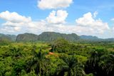 "Hledáte skutečnou Kubu? Našli jsme ji pro vás. Je jí město Viñales," radí New York Times. Na desátém místě žebříčku nejatraktivnějších míst pro rok 2016 se umístilo městečko Viñales ve stejnojmenném údolí zapsaném na seznamu UNESCO. (10. místo)
