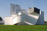Vitra Design Museum poblíž švýcarské Basileje je jedním z nejvýznamnějších muzeí, které se věnují průmyslovému designu. Dveře veřejnosti otevřelo poprvé v roce 1988.