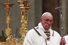 Papež vyzval k soucitu s dětmi postiženými válkami a chudobou a zkritizoval konzumní společnost