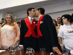 Argentina oddala první homosexuální pár v celé Latinské Americe.