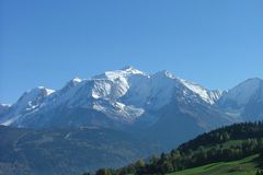 Tající Mont Blanc odkrývá místo dávné letecké nehody. V ledovci našli staré noviny