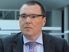 Guvernér ČNB Miroslav Singer čelí trestnímu oznámení advokáta Poláka. ČNB podle něj nekoná finanční dohled v zájmu klientů.