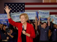 Elizabeth Warrenová na předvolebním mítinku v Iowě.