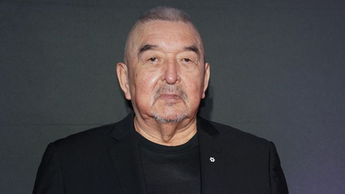 Kanadský herec Graham Greene se proslavil rolí šamana ve filmu Tanec s vlky.