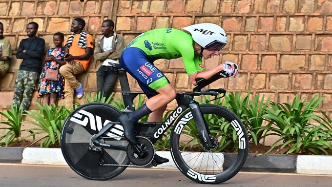 Tadej Pogačar při časovce na MS ve Rwandě