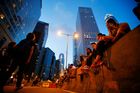 Čína o Hongkongu mlčí. Vyslýchá ty, kteří protesty podporují