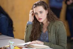 Netflix vymazal ze seriálu scénu sebevraždy mladé dívky, vadila rodičům i odborníkům