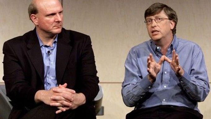 Steve Ballmer a Bill Gates: muži ve vedení Microsoftu.