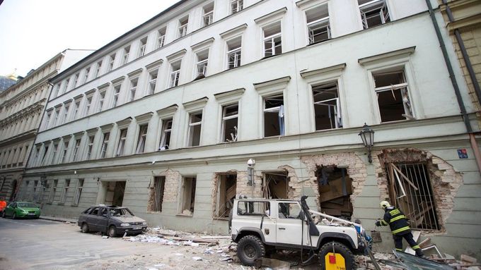 Dům v Divadelní ulici po výbuchu