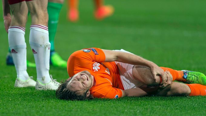 Fotbalisté Nizozemska se v kvalifikaci o Euro 2016 trápí.