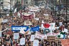 Protesty proti vládě neustávají. Pokračovalo se v Praze