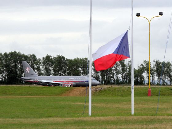 Sbírka na pomoc rodinám padlých Přílet letadla s ostatky vojáků zabitých v Afghánistánu