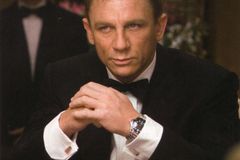 James Bond si hodinky vzít nedá, i když to Češi zkusili