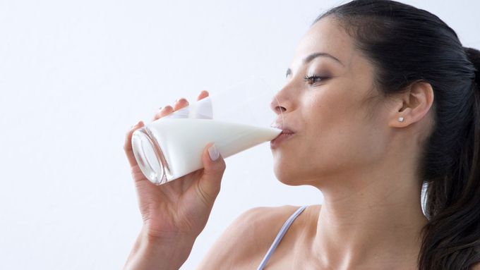 Mezi ženami trpěly zlomeninami více ty, které denně pily přes 680 mililitrů mléka. Ve skupině "pijáků" tohoto nápoje byla také dvakrát vyšší úmrtnost.