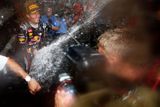 Mark Webber si oslavu vítězství v Monaku užil.