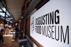 "Co pro někoho může být nechutností, další vnímá jako pochoutku," popisuje agentura Reuters hlavní myšlenku muzea podivných jídel Disgusting Food Museum, které bylo otevřeno ve švédské metropoli Malmö.