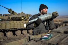 V Donbasu zuří boje. Armáda i separatisté útočí zbraněmi, které zakazují minské dohody