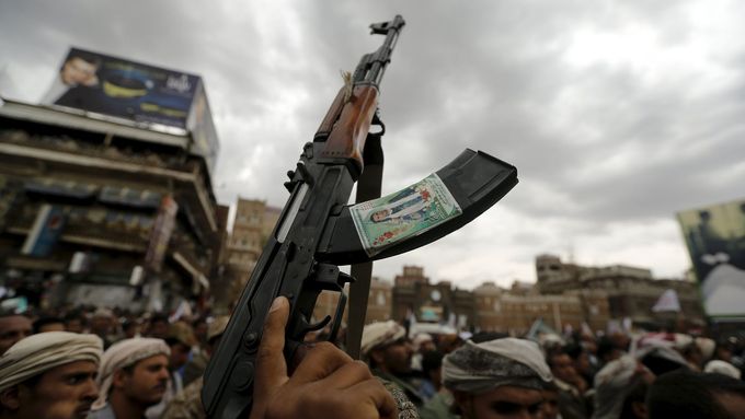 Šíitské milice v Jemenu. Ilustrační foto.