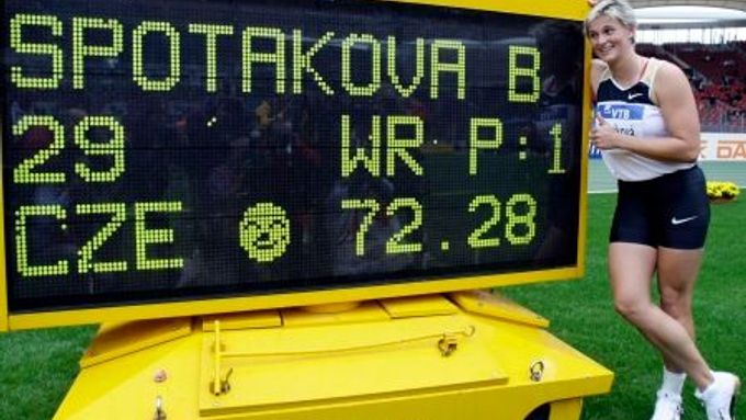 Světový rekord Barbory Špotákové zatím v hlasování veřejnosti zaujímá osmé místo ze třinácti.