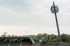 Pod lízátky se začalo bourat, Hradec dělá bagry místo pro nový fotbalový stadion