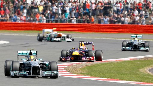 Mercedes Formula One driver Lewis Hamilton of Britain leads on the first lap of the British Grand Prix at the Silverstone Race circuit, central England, June 30, 2013. RE
