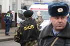 V sídle ruské FSB vybuchla bomba, kterou přinesl 17letý mladík. Při explozi zemřel