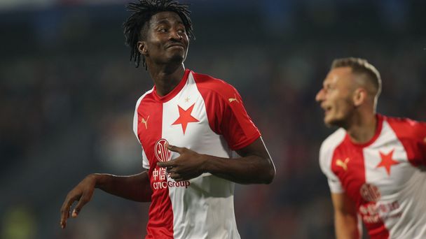 Peter Olayinka slaví v derby Sparta - Slavia v 10. kole první ligy