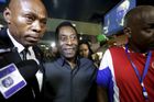 Pelé se zastal kritizovaného předseda FIFA Blattera