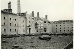 Spojenecké bomby rozmetaly pivovar Gambrinus na kusy. Před 70 lety se výroba českého piva obnovila