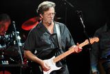 Britský kytarista Eric Clapton přezdívaný také jako Slowhand je jedním, který proslavil nástroje značka Fender. Jeho nejzamilovanější Fender Stratocaster z 50. let je ve skutečnosti poskládána ze tří typů a kvůli černé barvě jí začal říkat Blackie. V 80. letech se s ní musel rozloučit, byla vydražena za rekordních 950 tisíc dolarů.
