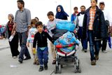 Rakouský kancléř Werner Faymann řekl, že uprchlíci, kteří nyní procházejí Rakouskem a míří dále do Německa, mají nadále právo na azyl.