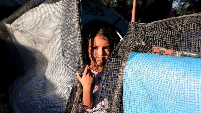 Syrské dítě v uprchlickém táboře na řeckém ostrově Lesbos (ilustrační foto).