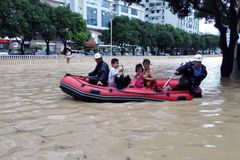 Tajfun Megi v Číně způsobil sesuv půdy, záchranáři pátrají po 27 lidech