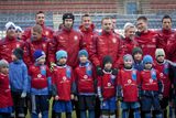 Fotbalová reprezentace měla na čtvrtečním tréninku před kvalifikačním zápasem s Dánskem netradiční sparingpartnery - malé žáčky Sigmy Olomouc.