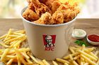 Rozvoz kuřat z KFC zdarma, který není zdarma, baví internet. Nachytali se zákazníci i Hitler