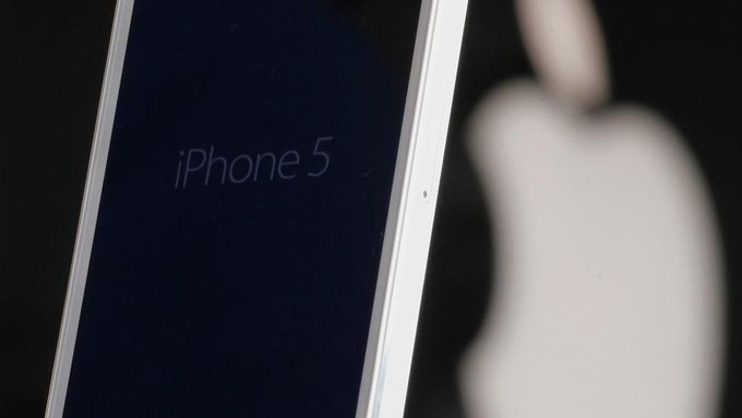 Foto: Začal se prodávat nový iPhone 5. Stály se na něj fronty