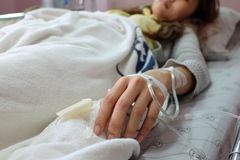 Dívka odmítla chemoterapii, soud jí následně léčbu nařídil