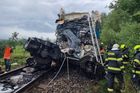 Při srážce vlaků na Domažlicku zemřeli tři lidé, několik dalších je těžce zraněných