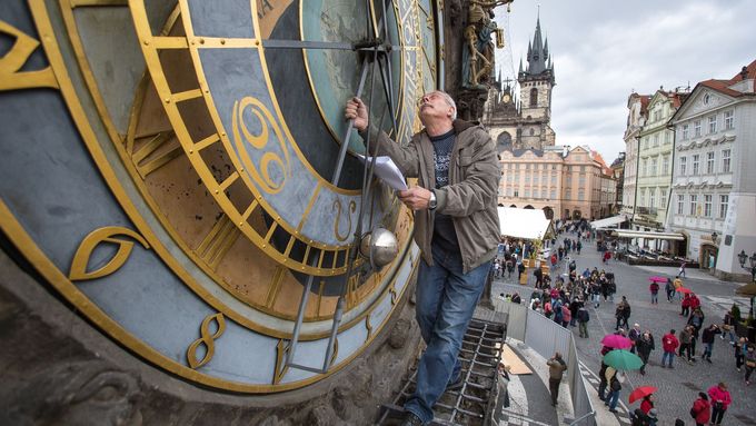 Sledujte tiskovou konferenci k historickým nálezům při rekonstrukci pražského orloje.