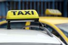Taxikáři jsou ve střehu, neradi nabírají zákazníky na ulici