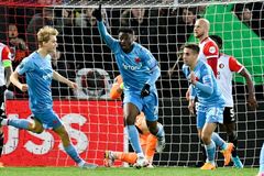 Slavia veze z bláznivého utkání v Rotterdamu divokou remízu 3:3 a naději na postup