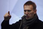Navalnyj šel na nepovolenou demonstraci, zadržela ho policie