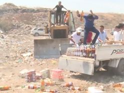 Kyrgyzští vesničané nakoupili všechen alkohol a vyházeli ho na skládku