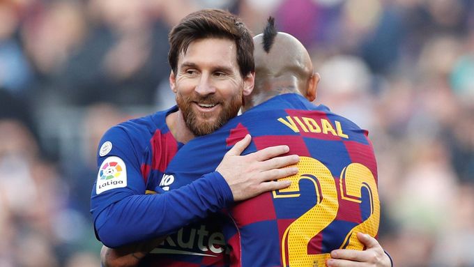 Lionel Messi a Arturo Vidal.