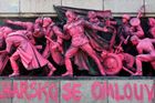 Koněv není sám. S památníky Rudé armády mají problémy i v Bulharsku nebo Polsku